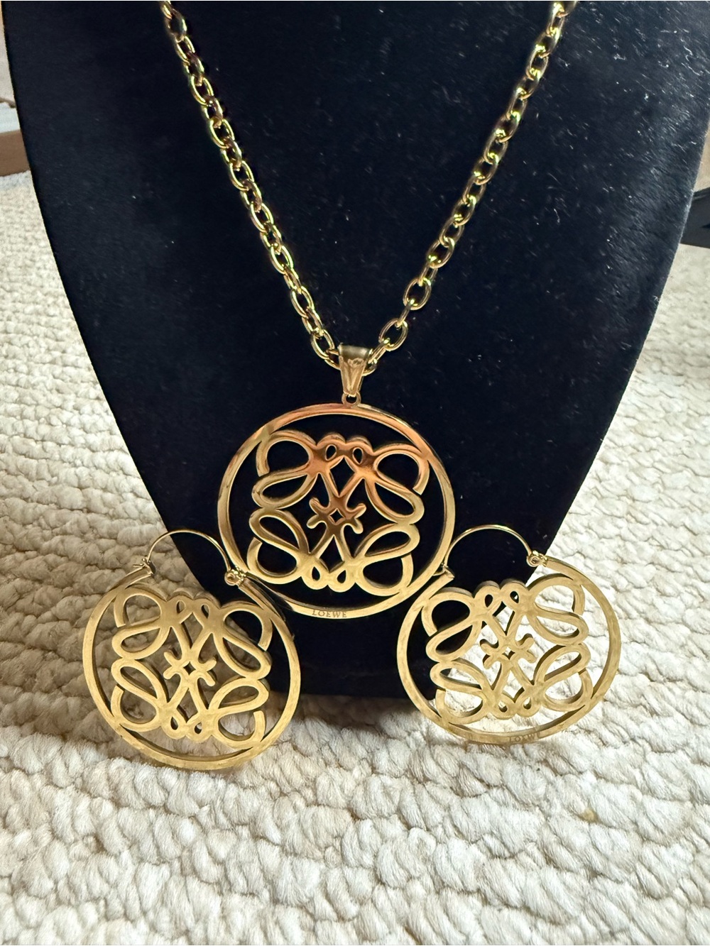 Fashion Jewelry Gold-Tone Filigree Round Pendant Necklace with Matching Earrings